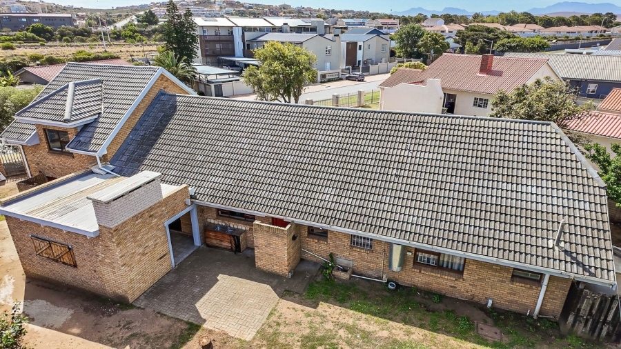 4 Bedroom Property for Sale in Hartenbos Central Western Cape